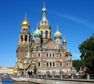 Large church golden dome river - free architecture wallpaper for tablet