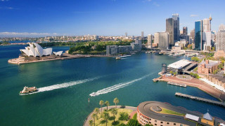 Boat city skyline water traveling 2 - the water near a city skyline free wallpaper