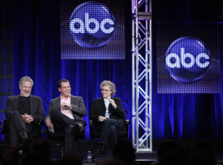 Three people stage sign microphone - three person free wallpaper