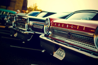 Old cars parking lot building - free retro wallpaper