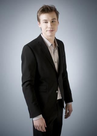 Man suit posing picture hands 3 - antonín chittussi free wallpaper