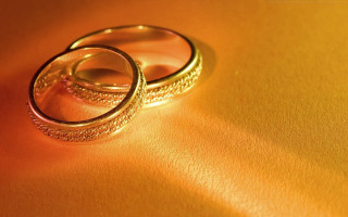Wedding rings yellow background shadow - ring free wallpaper