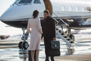 Man woman plane luggage background - a plane in the background free wallpaper