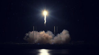 Rocket launch smoke bright light 2 - ue 5 free wallpaper