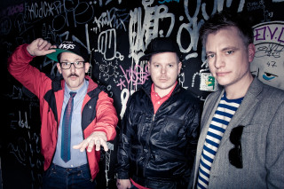 Three men graffiti wall standing - akseli gallenkallela free wallpaper