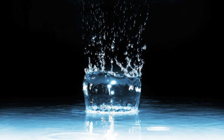 Glass water splash black background - water free wallpaper