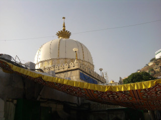 Large white dome gold top - edge free wallpaper