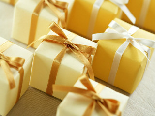 Wrapped presents with ribbons and - bow free wallpaper for desktop