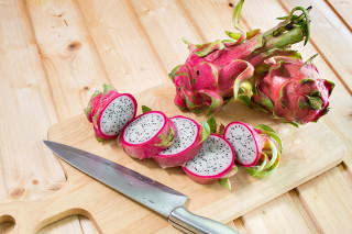 Dragon fruit halved cutting board - a cutting board free wallpaper