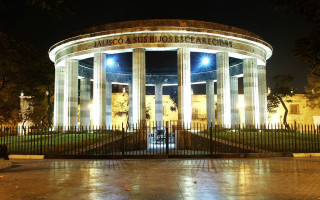 Large building gate clock tower - quito school free wallpaper