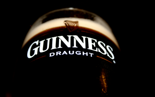Guinness draught bottle table black - a white lettering free wallpaper