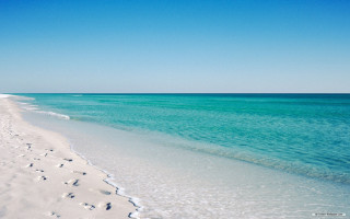 Beach clear blue sky white - footprint free wallpaper