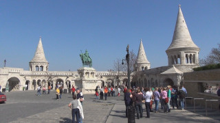 Group people building statue man - danube school free wallpaper