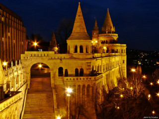 Castle night lights illuminated beautiful - free city wallpaper