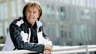 Man leaning rail building background 2 - kitsch movement free wallpaper