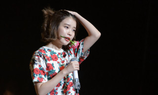 Young girl microphone flower mouth - a black backdrop free wallpaper