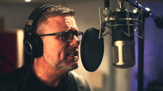 Man headphones microphone recording studio - studio quality free wallpaper