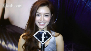 Woman holding diamond shaped object - a diamond free wallpaper