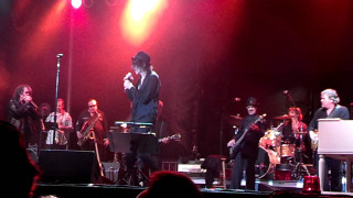 Band performance crowd microphone keyboard - a band free wallpaper