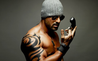 Man hat sunglasses cellphone tattoo - bikash bhattacharjee free wallpaper