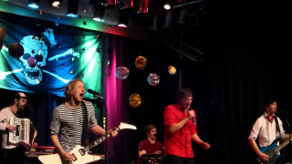 Stage guitarists performance microphone banner - erwin bowien free wallpaper