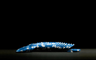 Blue toothbrush white dots table - white dot free wallpaper