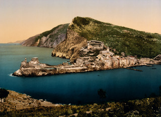 Large body of water small 2 - a sky line free wallpaper