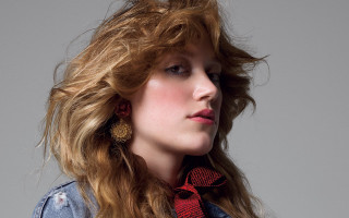 Woman denim jacket red tie - collar free wallpaper