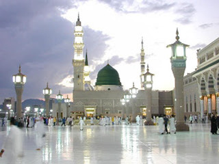 Group people building clock tower 3 - a clock tower in the background free wallpaper