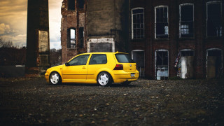 Yellow car broken windows broken - a yellow car free wallpaper