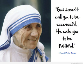 Woman blue white robe quote - god free wallpaper