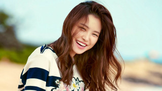 Woman smiling blue sky beach - byeon sangbyeok free wallpaper