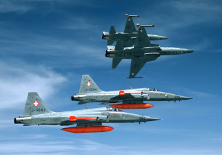 Fighter jets blue sky clouds - a red arrow free wallpaper