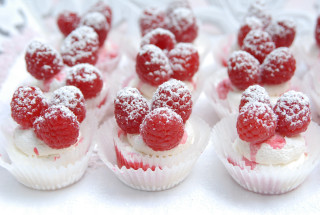 Cupcake raspberries powdered sugar blurry - sugar free wallpaper