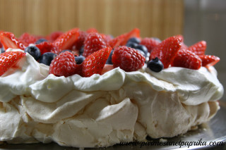 Berry cream cake bamboo rococo - a cake free wallpaper