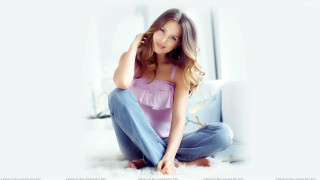 Woman sitting bed pink top - magazine free wallpaper