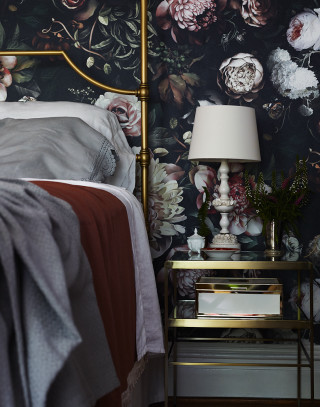 Bed floral wallpaper lamp nightstand - maximalism free wallpaper for mobile