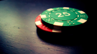 Casino chip green red table - neoism free wallpaper