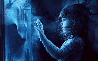 Little girl blue wall cat - a little girl free wallpaper