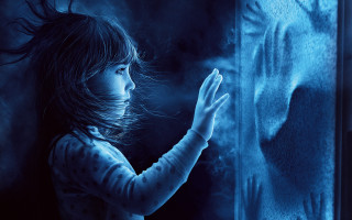 Little girl blue wall holography - a blue wall free wallpaper