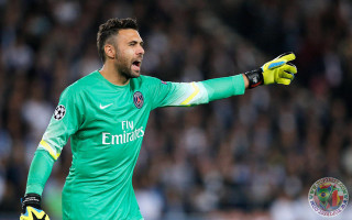 Soccer player green uniform yellow - a soccer player free wallpaper