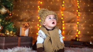 Young boy hat scarf christmas - a young boy free wallpaper
