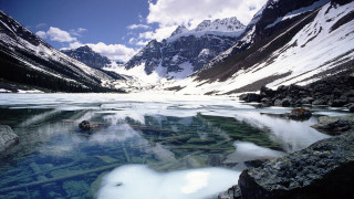 Mountain lake ice snow background - ice and snow free wallpaper