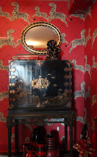 Black cabinet mirror red walls - free other wallpaper for mobile