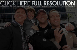 Men group building click here - alan sutherland free wallpaper