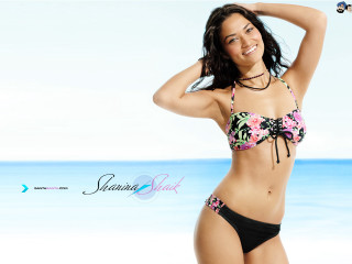 Woman bikini beach blue sky 5 - a white background free wallpaper