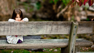 Little girl bench looking camera - a little girl free wallpaper