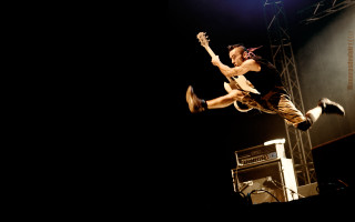 Man jumping stage guitar microphone - basuki abdullah free wallpaper