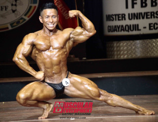 Man posing stage smiling muscular - quito school free wallpaper