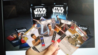 Hand star wars card computer - a hand holding free wallpaper